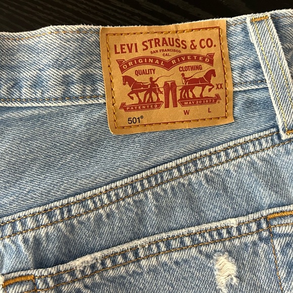 Levis 501 Distressed Denim Shorts Button Fly Raw hem size 24 - Picture 3 of 8